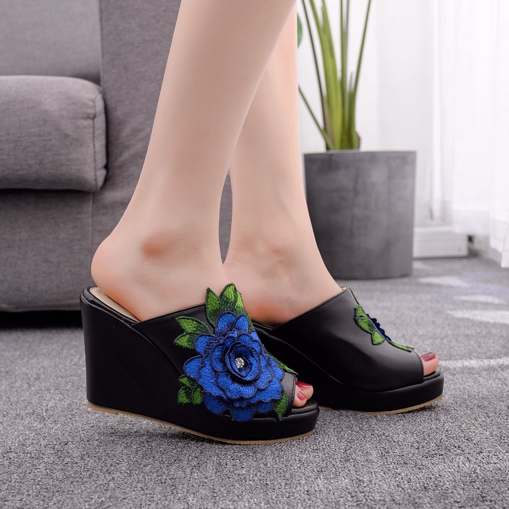 صنادل نسائية أنيقة بكعب عالٍ و - مراجعة Queen Street Fashion وسعره